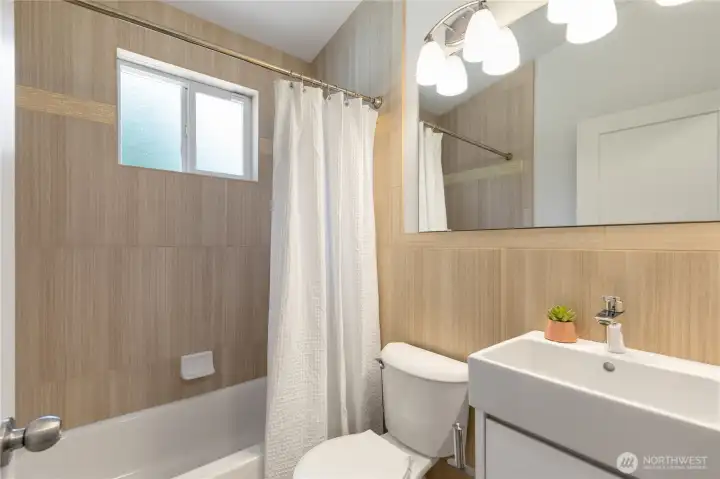 Full bathroom on main floor Full bathroom on main floor