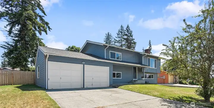 Lots of parking with 500 sf garage Lots of parking with 500 sf garage