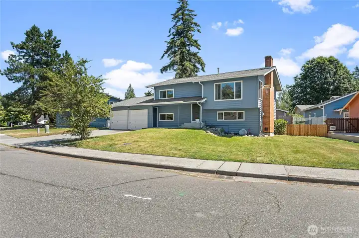 Welcome to 2810 W Crestline Drive Welcome to 2810 W Crestline Drive