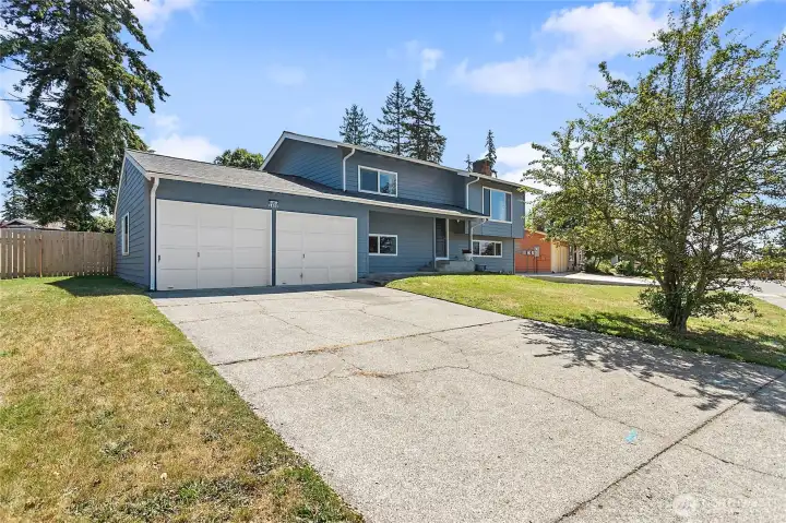 Lots of parking with 500 sf garage Lots of parking with 500 sf garage