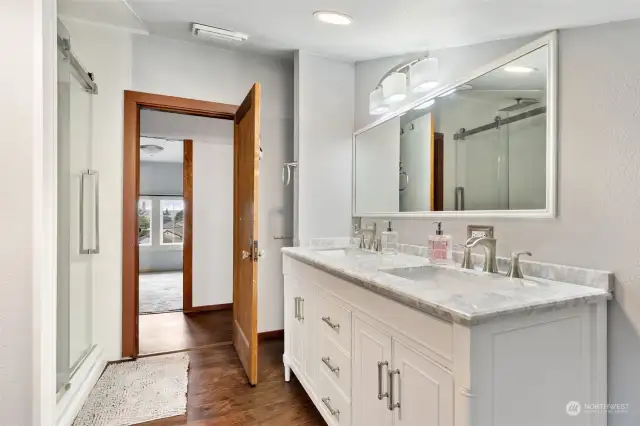 Master Bathroom Upper 2nd floor