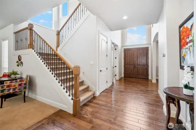 Entrance/Foyer & Stairs