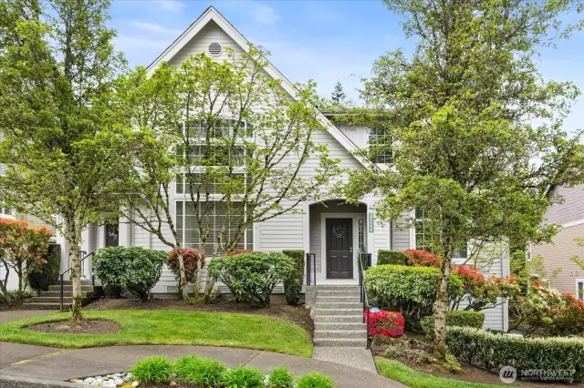 Welcome to this beautiful Lakemont home. Home lives large with spacious living spaces and generously-sized bedrooms. 3 bedrooms, 2.5 bathrooms and a deck with green views!