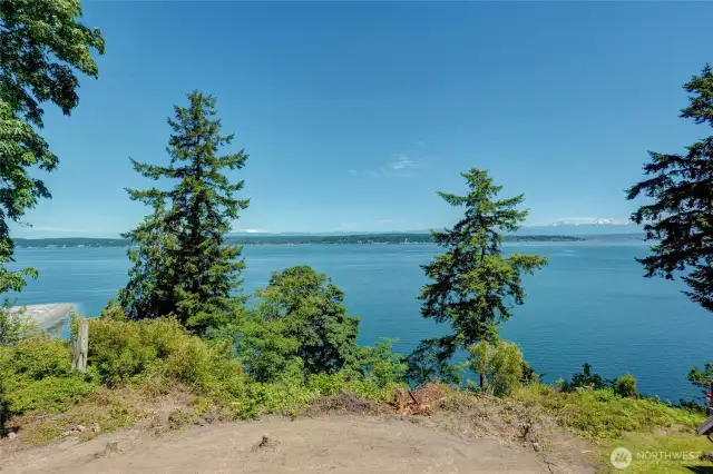 Gorgeous water views of boat traffic from Everett, whale watching & the mountain views are of snow capped Mt Baker & the Cascades.