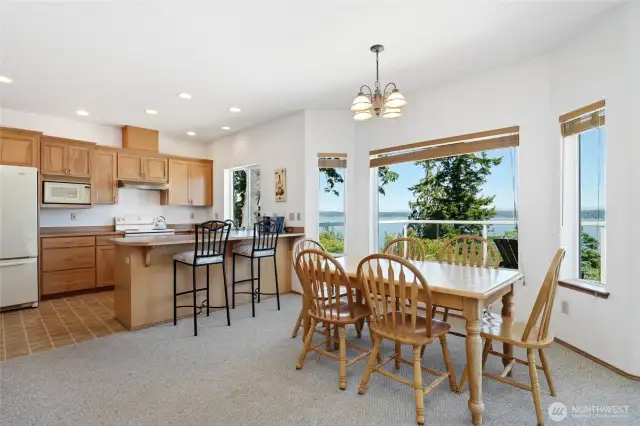 Bright & spacious kitchen & dining area all with incredible views.