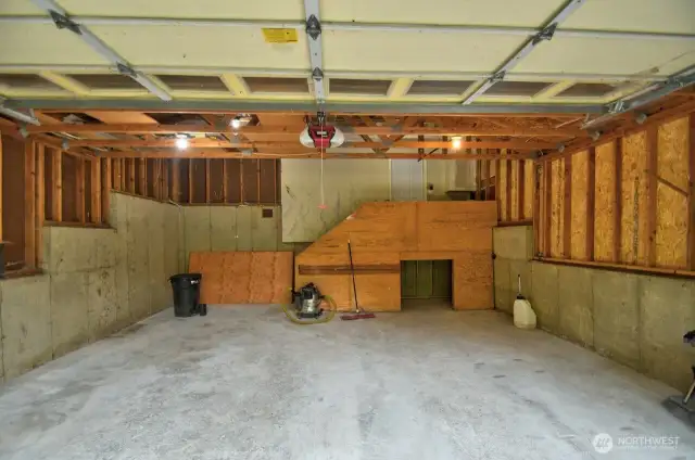 Attached 2 car garage