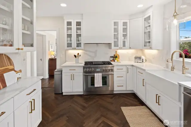 This kitchen is amazing!  It was remodeled 2 years ago.