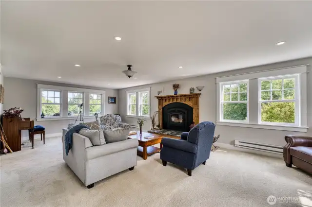 You will love the size of this wonderful living room, it is impressive.