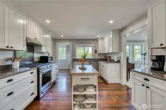 A great view of this wonderful kitchen.
