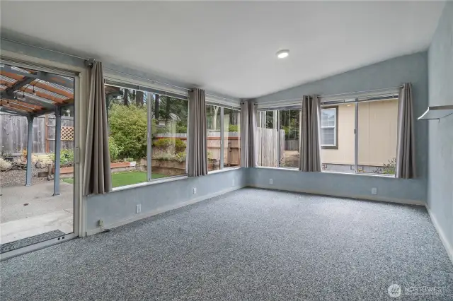 Enclosed porch with access to the garage and to the backyard