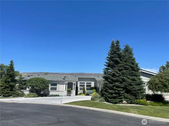 584 Canyon Dr, East Wenatchee.