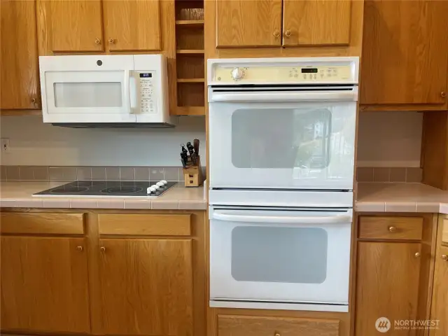 Double Ovens & Cooktop