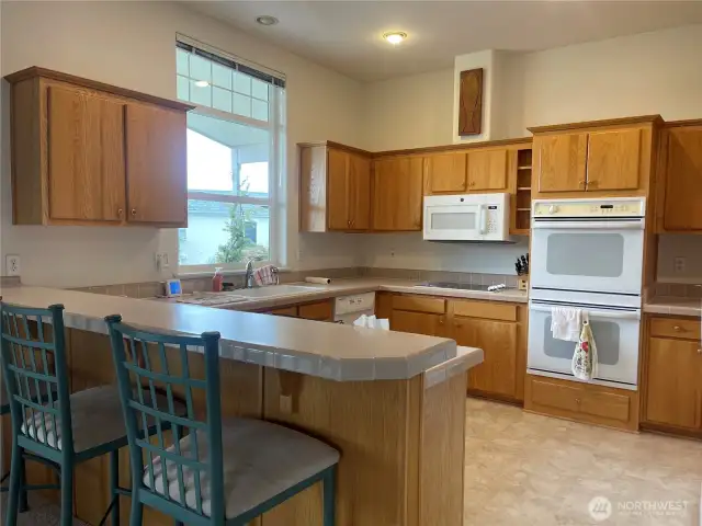 Plenty of Counter space & eating Bar