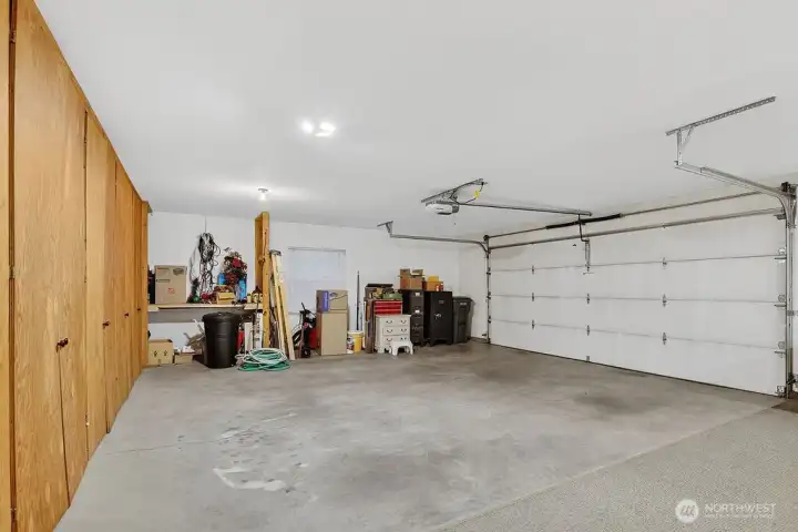 1/2 bath in garage