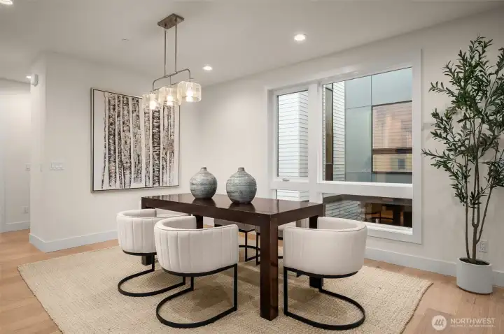2 floor dining area.
