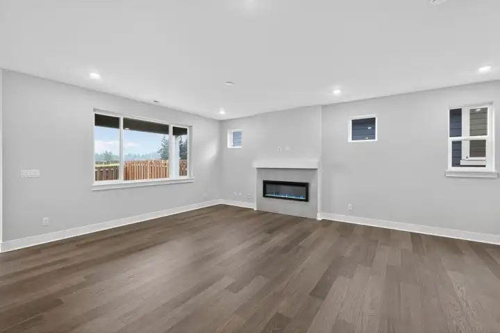 769 Weaver Drive E - Ready Now