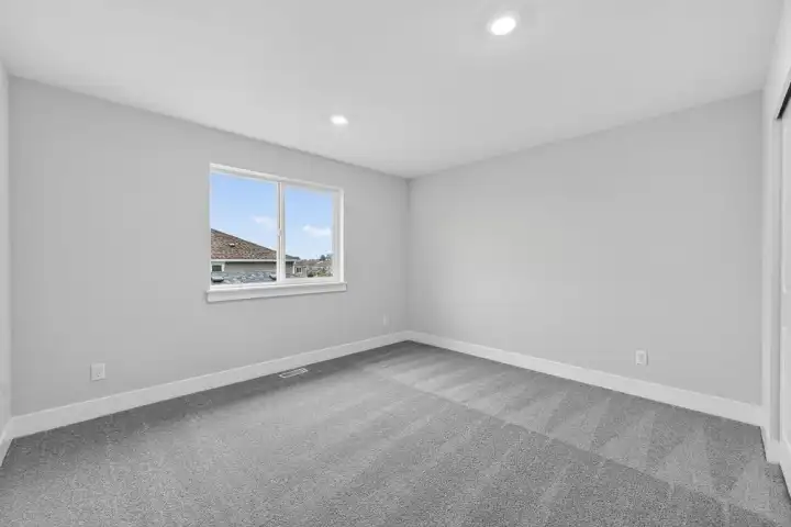 769 Weaver Drive E - Ready Now