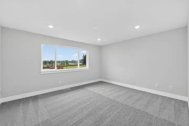 769 Weaver Drive E - Ready Now