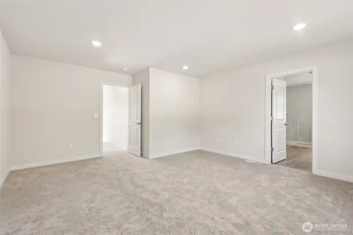 Disclaimer Secondary photos of same floor plan on different lot in different community: Photos are from another Luna, finishes, upgrades, and features may vary.