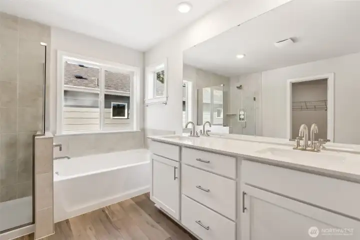 Disclaimer Secondary photos of same floor plan on different lot in different community: Photos are from another Luna, finishes, upgrades, and features may vary.