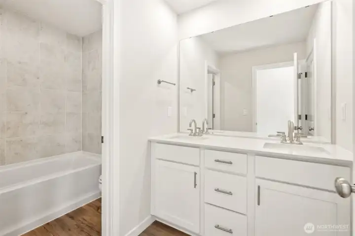 Disclaimer Secondary photos of same floor plan on different lot in different community: Photos are from another Luna, finishes, upgrades, and features may vary.