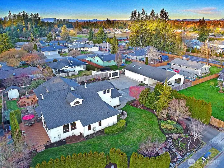 Detached Apartment and Dream-Shop w/ Covered Parking and Private Grounds~