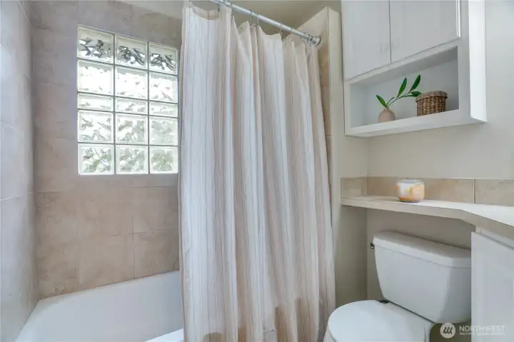 Adorable full bath on the main floor with corner vanity and good use of space.