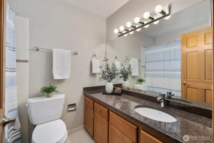 Full bathroom adjacent to bedrooms.