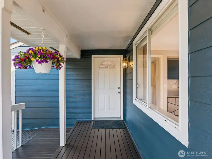 Side entry into kitchen/dining
