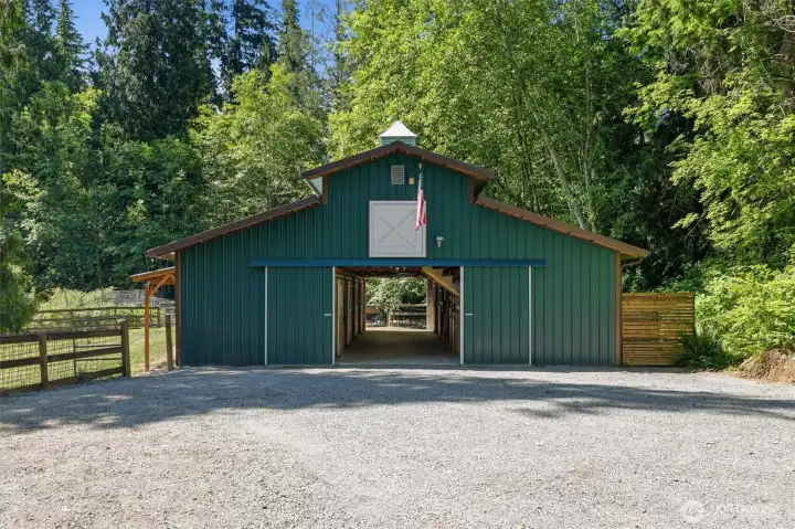 6 stall barn. RV + boat parking