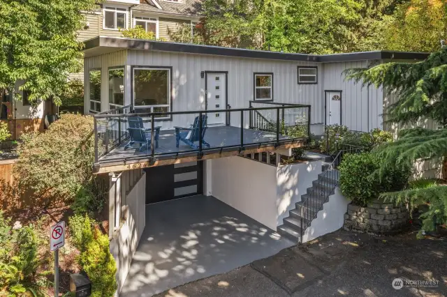 Nestled along a greenbelt just up the hill from the Ballard Locks sits this fantastic gem in Magnolia!