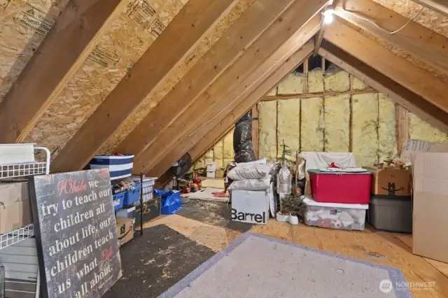 Wow—finally a place where all your stuff can be tucked away, yet still right within reach.