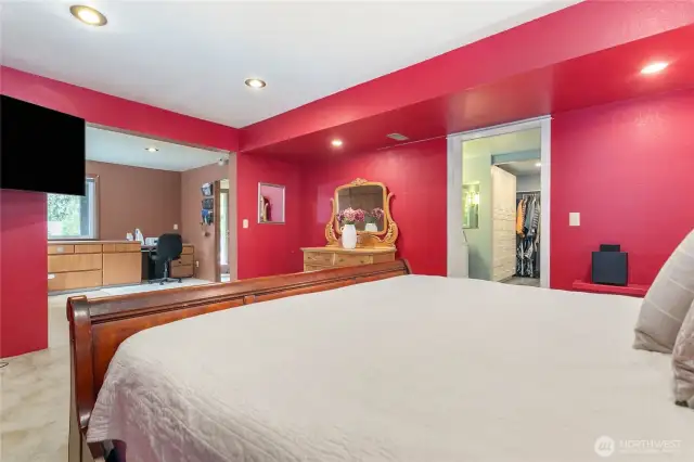 Lower level primary suite
