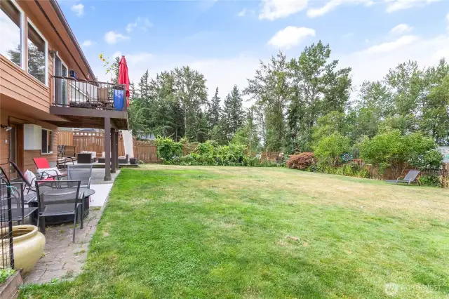 Large, level, fully fenced back yard.