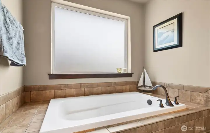 Primary soaking tub