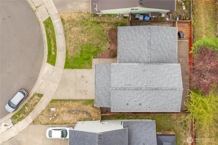 Top-down view of the property highlights its cul-de-sac location with driveway parking and fenced backyard.