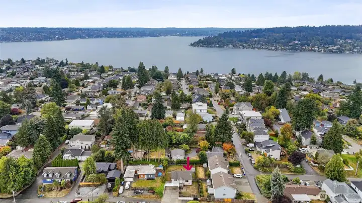 Located just off exit 6 on 405 - same as Seahawks VMAC facility.  Easy Lake WA access!