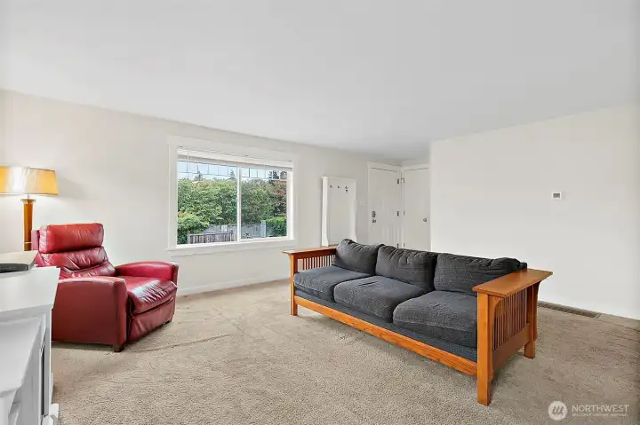 Large living room is great for entertaining!