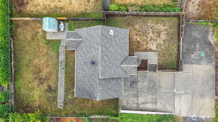 New roof in 2019!  Look at all the parking for multiple vehicles plus RV/Boat parking!  Plus a really big lot!
