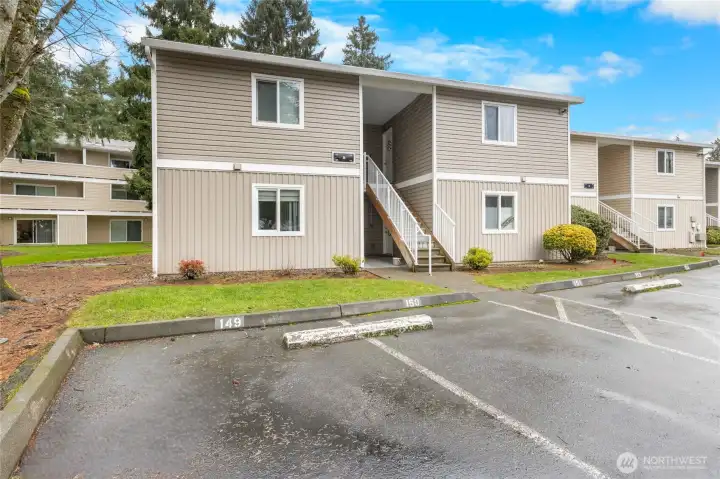 Fully renovated & move-in ready, this Salish Village Condo is located in Kirkland’s Totem Lake neighborhood — quiet community close to shopping, dining, parks, and commuter routes.