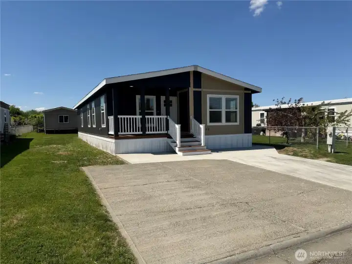BRAND NEW 3 bedroom home in an all ages park.