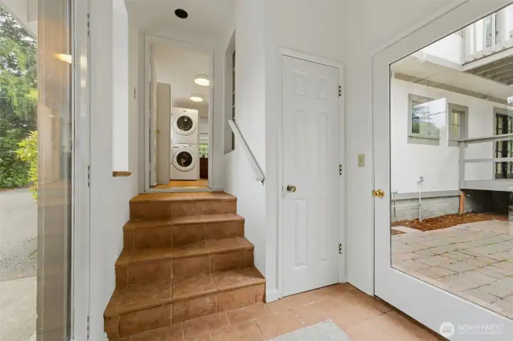 Access to ADU, Back Deck & Main Home Access to ADU, Back Deck & Main Home