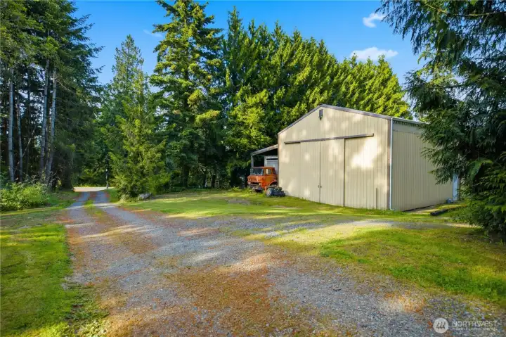 Huge 40x60 shop/barn with additional 1000sf over hang - paved.