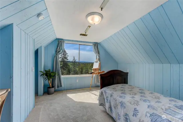 4th bedroom with view of the mountain