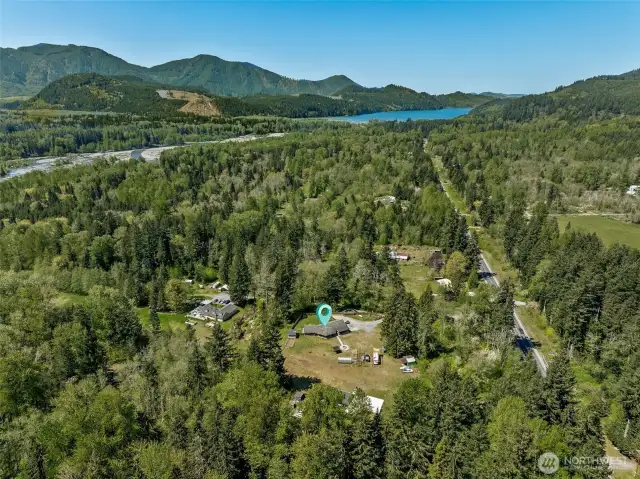 2 minutes from Alder Lake and Historic Elbe WA, home of the Mt Rainier Scenic Railroad.