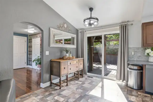 Eat-in kitchen area to back deck