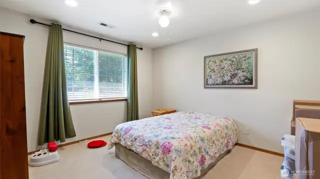 2nd bedroom