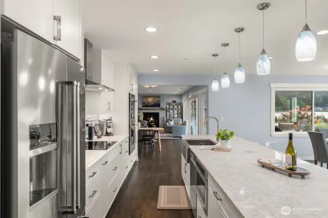 An Entertainer's Kitchen, centerstage for any Chef