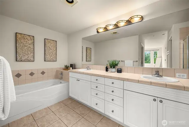 Ensuite complete with soaking tub, two vanities and separate shower.