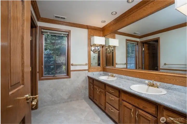 Main bathroom upstairs